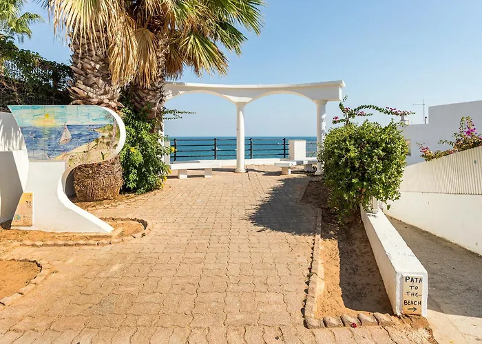 On The Stunning Olhos De água * Albufeira